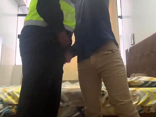 Policia lime&ntilde_o folla a jovencito por el culo