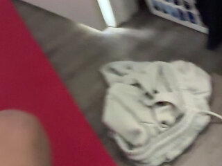 Older mature slut likes to ride