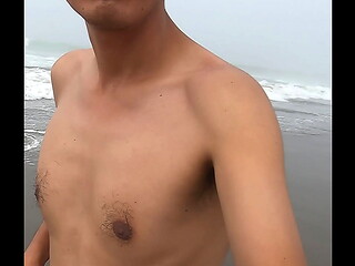 Disfrutando de la playa nudista