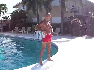 MAXXX LOADZ THE BEACHBODY PORNSTAR DIVES INTO POOL &amp_ SWIMS
