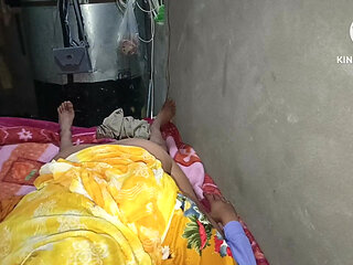 The Father-in-law Made the Daughter-in-law's Pussy Wet