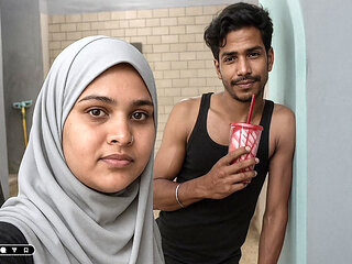 Indian Bhaijaan fell in love with a Pakistani Muslim girl and gave a kiss