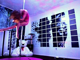 Amateur wild chick solo masturbation