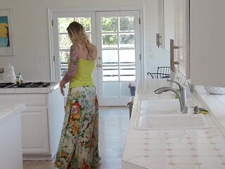 Blonde Cheating MILF Stepmom Brooke Banner Was The Perfect Fuck