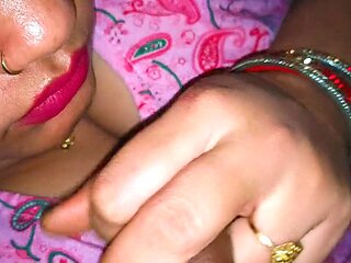 Catchybusty serves up handjob action in glamourous close-up