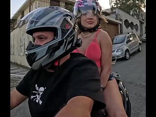 Peguei uma carona de Moto com Binho Ted