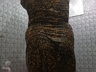 Desi girl hottest bathroom selfie - amateur homemade nude 18 year old