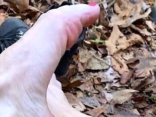 Lezlyan aka la_little_dancer_feet OnlyFans - Do you know