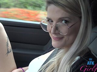Amateur teen Riley Rose pees on the car and shows her tits