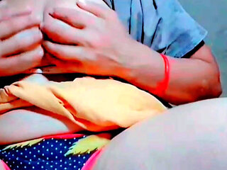 An Indian Nude Girl Strips and Shoots Mms This Indian Girl Wants to