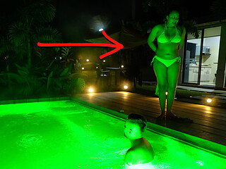 In a public jacuzzi, he cum inside her vagina - They were caught, but they didn't care