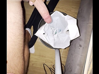 So much cum i can'_t stop . Insane amount of cum