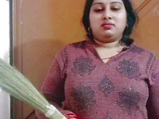 Desi Indian maid seduced when there was no wife at home...