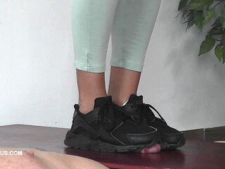 While Nomi Is on the Phone, the Slave Has an Orgasm