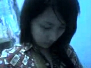 Indonesian Amateur Asian Teen Shows Her Body