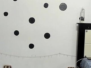 Muscle Flex and Squirt in High Heels