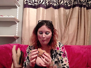 Miss Ffw Eating a Burger Between Clips