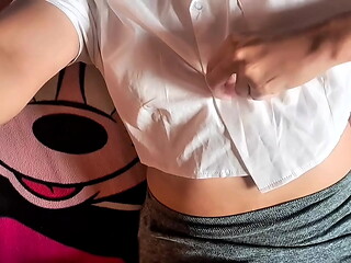 VECINA CASADA ME PIDE QUE LA GRABE MIENTRAS SE QUITA LA ROPA