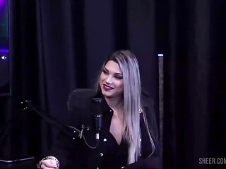 Monica Lima e Melody Antunes Peladinhas na entrevista. Entrevista deliciosa com essas 2 gostosas.