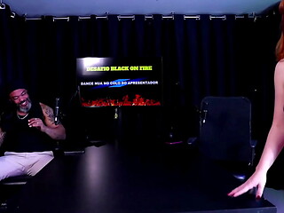 Teve uma crise e voltou pro CLT, tem que humilhar pau pequeno, e quem ela mama, senta ou passa - Middy (WATCH ON: SHEER/RED)