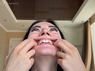 Mouth Stretching & Big Eyes