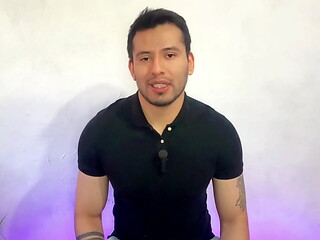 Mi suegro canandiense musculoso dotado me pre&ntilde_a el culo  con sus 20cm en la piscina de su casa en usa! Relato sexual