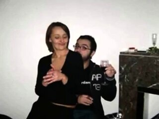 Un couple amateur poilu en bref