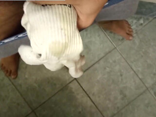 Dirtyjunkbro Pisses in the Bathroom, but Not Where to Piss......