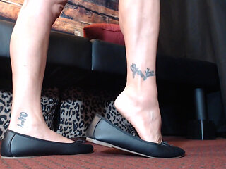 Ballet flats shoe play tiptoes