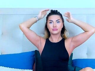 amateur blonde solo webcam