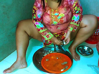 Desi Bhabhi gets tremendous orgasm in the kitchen when I do her cooking