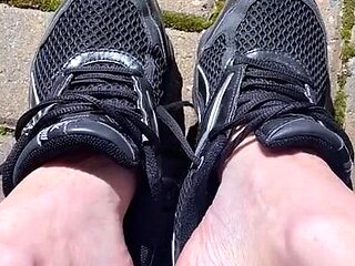Lezlyan aka la_little_dancer_feet OnlyFans - For all of you