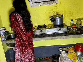 Hot Indian Desi Bhabhi in a Sensual Mood