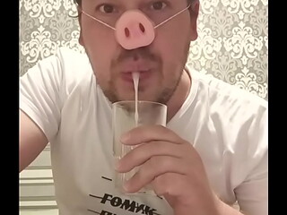 This Russian gay has a addiction: he loves the taste of fresh cum in his mouth!
