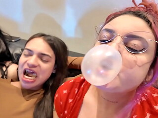 FOUR GIRLS LOLLIPOP CHEWING GUM FETISH KISSING LICKING 4K