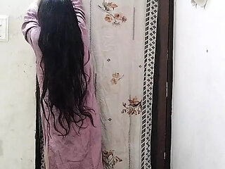 Cute school girl ka bathroom MMS video bna kar choda