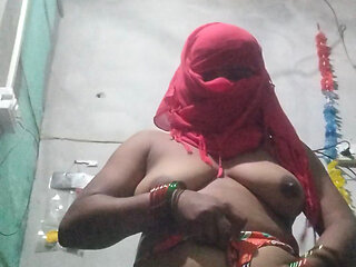 Chudai ki piyasi bhabhi ne dildo se apni choot ka pani nikla