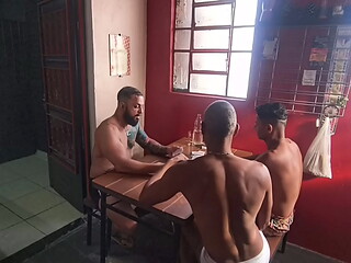 Qd vc vai jogar baralho mas o jogo vira putaria e vc acaba fudendo dois putos de uma s&oacute_ vez. ( Pr&eacute_via )