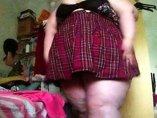 Close up MILF masturbation