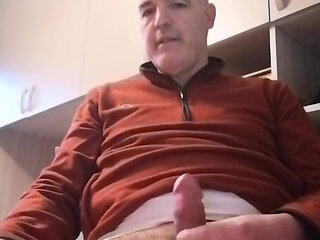 A Quick Cumshot Before Facing a Heavy and Stressful Day