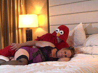 Elmo Fucks a HOT MILF
