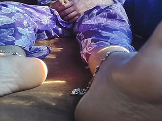 Gaav Ki Desi Bhabi Ko Bus Me Lund Pakdvaya