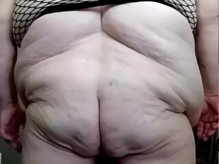 Solo showing off ass and fupa