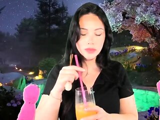 Webcam brunette solo masturbation