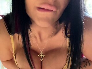 Love Chat Big Boobs Brunette Masturbating For Cam