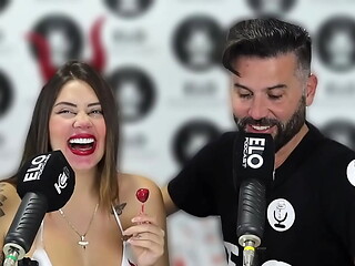 Sara Blonde in the spicy room of the Argentine ELO PODCAST - FULL INTERVIEW