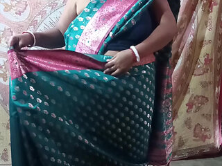 Green Saree Dropping Solo SFW