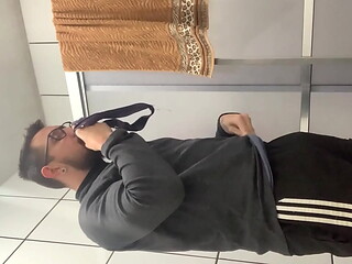 Gozando ao cheirar a calcinha da vizinha   punheta fumando e piscando o cuz&atilde_o