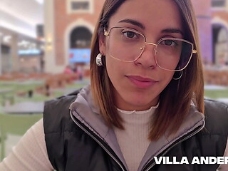 Conquisto en el SHOPPING a mi HERMANASTRA, y se la METO en la CAMA de nuestros VIEJOS