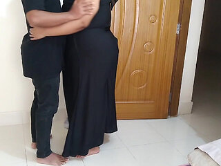 Tamil Muslim Aunty Fucked by Gujarati Hindu Stranger Guy in Hotel When Her Husband Goes to the Bathroom